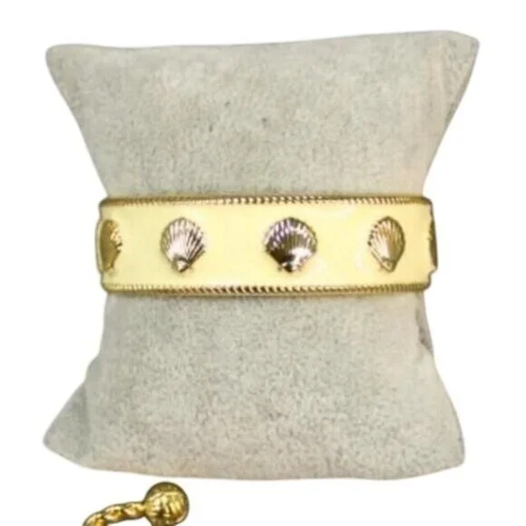 Lilly Pulitzer 2 pc Gold plated & enamel seashell bracelet & elephant key ring - Picture 8 of 9